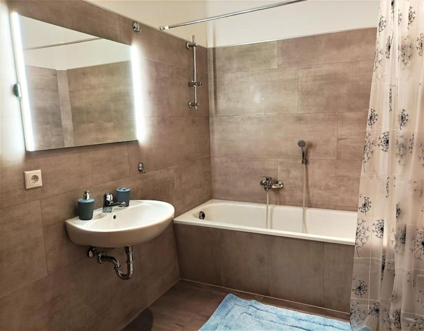 Modernes Apartment Mit Balkon Magdeburg Exterior photo